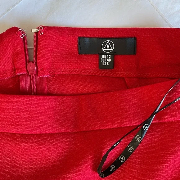 Red suit - Picture 5 of 6